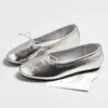Zapatos planos retro de punta cuadrada de cuero suave para mujer con tacón oculto, apertura poco profunda, detalle de lazo, 2026 cómodos zapatos de ballet, zapatos simples para el trabajo