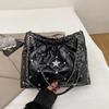 Bolsa Tote de Ombro Brilhante com Diamantes da Moda para Mulheres 2025 Nova Grande Capacidade Acolchoada com Corrente Bolsa de Axila Casual Bolsa Transversal