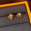 Set de pendientes, collar y anillo de plata chapada en oro real con circonita cúbica, piedra ojo de tigre y forma de flor de diamante - una lujosa y vintage colección de joyería para mujer