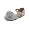 Zapatos de Cristal de Moda para Niñas 2026 Verano Nuevos Sandalias Cerradas de Suela Suave con Perlas y Lazo Dulce Planos Versátiles