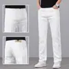 Jeans blancos elásticos de alta gama para hombre para primavera y otoño italianos, nuevos pantalones largos casuales versátiles de corte recto ajustado