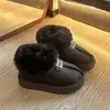 Botas de nieve de invierno para niñas, estilo nuevo, 2025, forradas de felpa, engrosadas, cálidas, antideslizantes, zapatos de algodón de suela blanda.