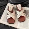 Pantuflas de una tira antideslizantes bajas para mujer 2025 Estilo de moda de venta caliente que combina con faldas, Versátiles, Frescas y a la moda