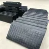 Placas de travessia de trilhos para áreas de mineração e fábricas são resistentes ao desgaste, absorvem choques, são montadas modularmente e possuem bom desempenho antiderrapante.. Placas de travessia P50