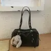 Bolso de Almohada Boston Retro Desgastado para Mujer 20226 Otoño/Invierno Nuevo Correa de Hombro Remachada Bolso de Hombro Único Bolso Perezoso para Viajes Diarios
