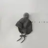 Touca de Tricô para Bebê Outono e Inverno Estilo Estrangeiro Bola de Pelo Cadarço Proteção de Orelha Quente Touca de Inverno para Bebê