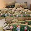 Juego de Ropa de Cama de Cuatro Piezas de Felpa de Leche Engrosada Clase A Estampado Fair Isle Sábanas y Fundas de Edredón Peso Alto Cálido Conjunto para Dormitorio de Estudiante