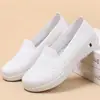 Sapatos de Malha Fly-Knit Atacado para Mulheres, Tênis Casuais Respiráveis Slip-On Leves com Solado Macio, Sapatos de Caminhada Versáteis para Mulheres com Cano Baixo e Solado Plano