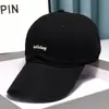 Gorra de Béisbol Bordada con Letras Estilo Coreano Estilo Japonés para Mujer Moda Ins para Cabeza Grande Profundizada con Visera Ancha Protector Solar para Pareja