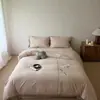 Elegante e rústico conjunto de cama de quatro peças bordado em algodão e linho, roupa de cama de alta qualidade adequada para todas as estações, capa de edredom e lençol respiráveis