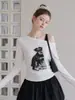 Camiseta blanca de manga larga con hombros descubiertos de moda para mujer, diseño de otoño 2026, con cintura fruncida y top base de capa interior