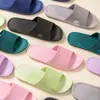 Sandálias Novo Estilo 2025 para Mulheres, para Banheiro Interno, Banho e Uso Externo para Casais, Uso Doméstico para Homens, Chinelos Antiderrapantes com Solado Macio para o Verão