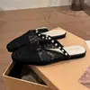 Elegantes Mocasines Planos de Malla Estilo Hada con Correa de Perlas, Zapatillas de Media Punta Cerradas para Mujer, Sandalias Slip-On