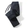 Novas calças casuais compridas de outono e inverno para homens, com forro de fleece, tecido espesso, design de perna reta, bolsos, fecho de zíper, tamanhos grandes e corte solto, feitas de algodão puro