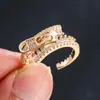 Anillo de Alta Gama con Cremallera Incrustada de Diamantes para Mujer Diseño de Nicho Anillo de Dedo Abierto Ajustable Joyería de Mano de Moda Personalidad Japonesa Coreana