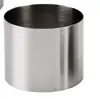 Una pequeña sección de tubo corto de acero inoxidable bordes de tubo de desecho dispersos anillo redondo para pastel molde para hacer galletas tubo corto de acero inoxidable