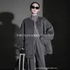 Estilo Más Vendido de Otoño e Invierno: Diseño de Tótem Sombra de Cadena, Abrigo de Piel de Conejo con Cuello Redondo y Ribete de Cuero, Abrigo Corto de Lana de Alpaca Doble Cara para Mujer, Nuevo