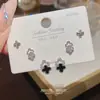 Exquisito conjunto micro con una tarjeta y tres pares de pendientes Combinación de traje con aguja de plata de ley 925 Pendientes de moda en Internet Pendientes coreanos de alta gama