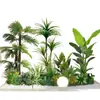 Se utilizan Combinaciones de Paisajismo Vegetal, Paisajes de Interior, Árboles Artificiales y Plantas Verdes Simuladas para Decorar el Vestíbulo de Entrada y debajo de las Escaleras