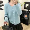 Chaqueta tipo cárdigan de punto con cuello en V en color azul lago para mujer, otoño e invierno, de alta gama, corte entallado y pequeño.