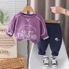 Ropa de Primavera y Otoño para Niños 2026 Nueva Moda Sudadera con Letras para Bebé Conjunto de Dos Piezas de Manga Larga para Bebés y Niños