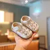 Zapatos de bebé para niñas, zapatos de princesa, nuevas sandalias de estilo coreano de primavera, zapatos de playa, zapatos de suela blanda para niños pequeños