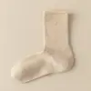 Calcetines de Media Pantorrilla para Mujer, Otoño e Invierno, Color Sólido, Versátiles, Estilo Escolar Japonés, Combinados con Zapatos Pequeños de Cuero, Borde Enrollado, Calcetines Largos Holgados de Estudiante, Calcetines de Algodón