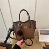 Bolsa Tote Pequeña Varios Trabajos para Mujer 2026 Nuevo Otoño Moda Retro Viaje Bolso de Hombro Único Bolso Cruzado Ala