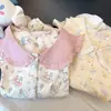 Pijama Rosa con Conejitos Estampados por Todas Partes para Mujer, Conjunto de Verano con Cuello de Muñeca Manga Corta y Shorts, Ropa para Dormir y Casa de Estudiante