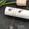 Conjunto de pendientes y collar Xuping estilo vintage de nicho europeo y americano transfronterizo, conjunto de joyería elegante de aleación de cobre, venta al por mayor y hecho a medida