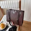Moda Nova Primavera 2026 Bolsa de Mão Feminina de Grande Capacidade para o Dia a Dia Estilo Coreano Bolsa de Ombro de Nicho Bolsa Acolchoada com Corrente