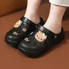 Novo Modelo 2026 Sapatos Pequenos de Bola de Carvão com Furos para Mulheres, Sapatos de Solado Grosso em EVA para Uso Externo, Antiderrapantes, Resistentes a Odores, Podem Ser Enviados em Nome de Outros