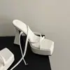Sandalias de plataforma de tacón alto impermeables de verano para mujer, estilo europeo y americano, de una sola tira, suela gruesa, tacones gruesos, realzadoras de altura, tacones súper altos