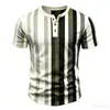 Camiseta Henley Masculina com Estampa Listrada Moda Gola Henley Botão Top Verão Solta Manga Curta para Uso Casual Diário