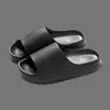 Pantuflas de EVA para Mujer de Verano para el Hogar Baño Interior Suaves Fondo Grueso Sensación de Caca Pantuflas de Pareja Venta al por Mayor
