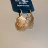 Pendientes de Aro con Colgante de Corazón de Pétalo Hueco Transfronterizos Europeos y Americanos, Pendientes de Moda y Versátiles, Pendientes de Lujo Ligero y de Gama Alta para Mujer