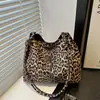 Estampado de leopardo moda simple retro bolsa para el trabajo ocio nueva bolsa de hombro portátil 2025 europea y americana bolsa tote de gran capacidad
