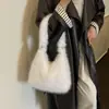 Bolso de felpa para el hombro para mujer de otoño e invierno, un bolso de hombro elegante y versátil, un bolso de mano moderno y versátil, un bolso mullido, un bolso con forma de dumpling