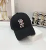 Boné de Baseball com Aba Reta e Estrutura Rígida Letra B para Homens e Mulheres, Boné Versátil com Aba de Pato para Casais para Proteger do Sol, Chapéu de Sol Versátil