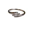 Pulseira de Fivela Geométrica de Zircônia Europeia e Americana Transfronteiriça Levemente Luxuosa de Alta Qualidade Exquisita Anel de Mão Temperamento Retrô Joia de Mão Versátil para Mulheres