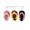 Zapatillas Populares Lindas de Peluche con Cara Sonriente y Chirrido Colgantes Accesorios para Bolsos DIY Llavero Colgante de Muñeca Venta al Por Mayor