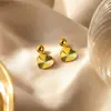 Brincos de aço titânio em formato de coração para mulheres, não desbotam, ear cuffs de alta qualidade e elegantes, design de rosca para evitar perdas, brincos de pérola redonda fosca