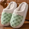 Chinelos de algodão femininos para uso doméstico no outono e inverno, chinelos quentes de pelúcia com sola grossa antiderrapante para ambientes internos para casais e homens no inverno