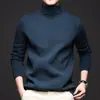 Tejidos de punto de alta gama para primavera y otoño para hombre 2025 Nuevos tejidos de punto cálidos con cuello alto casual, suaves y amigables con la piel, forrados de felpa para hombre