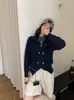 Tricô Feminino de Outono Cruzado com Lapela em Jeans Falso Duas Peças Macio Grudado Solto Modelador de Corpo Temperamento Versátil Suéter
