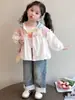 Abrigo de Primavera para Niñas 2025 Nueva Chaqueta para Niños Estilo Occidental Lindo Top Abrigo con Capucha de Primavera y Otoño para Bebé