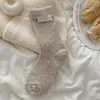 Calcetines de Terciopelo de Arroz Glutinoso para Mujer, Serie de Colores Suaves Engrosados Otoño e Invierno, Calcetines de Tela de Canalé Cálida con Etiqueta, Calcetines de Media Pantorrilla Slouch de Invierno