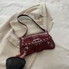 Bolso de Hombro para Mujer 2025 Otoño Nuevo Estilo Punk de Nicho Sexy con Remaches Brillantes de Charol Transfronterizo