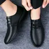 Zapatos de piel genuina para hombre, nuevo modelo de verano, mocasines slip-on de piel genuina, piel suave, suela blanda, zapatos casuales de vestir