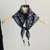 Pañuelo de Seda Retro Versátil Estilo Hong Kong, Pañuelo Triangular de Moda, Accesorios de Alta Gama, Elegantes y Elegantes, Pañuelo Delgado para el Cuello, Multiusos